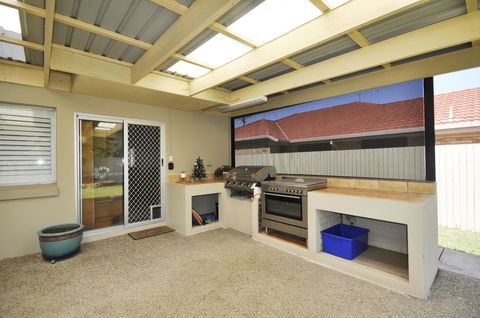 Ocean Wave - Accommodation Redcliffe 0
