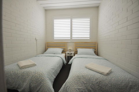 Ocean Wave - Accommodation Redcliffe 15