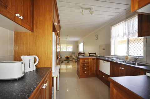 Ocean Wave - Accommodation Redcliffe 5