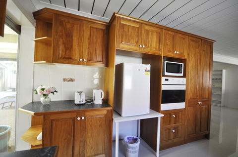 Ocean Wave - Accommodation Redcliffe 4