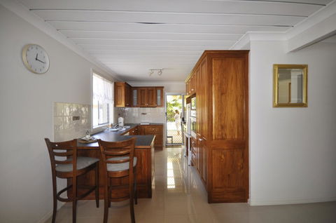 Ocean Wave - Accommodation Redcliffe 6