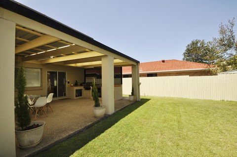 Ocean Wave - Accommodation Redcliffe 21
