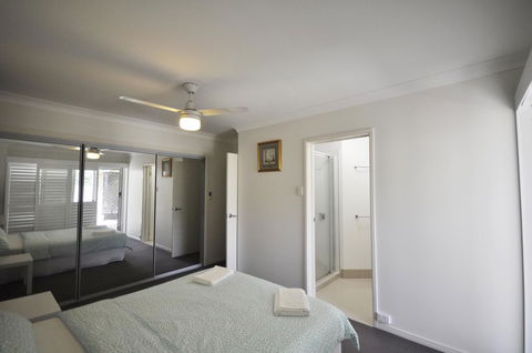 Ocean Wave - Accommodation Redcliffe 13