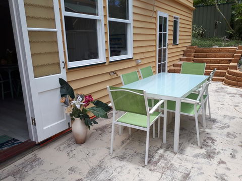 Retro Beach Flat - Accommodation Redcliffe 0