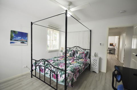 Retro Beach Flat - Accommodation Redcliffe 8