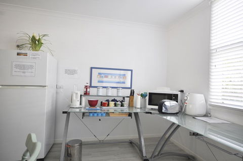 Retro Beach Flat - Accommodation Redcliffe 11