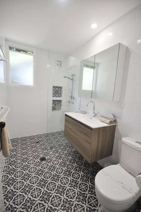 Retro Beach Flat - Accommodation Redcliffe 6