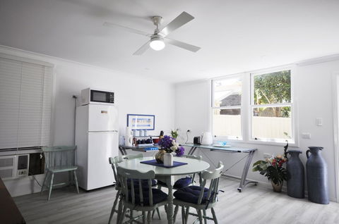 Retro Beach Flat - Accommodation Redcliffe 12