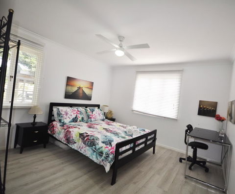 Retro Beach Flat - Accommodation Redcliffe 5