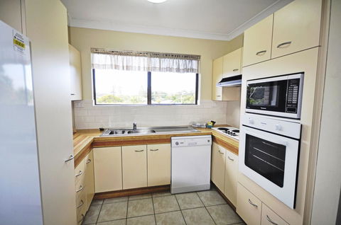 Sands Court On Boyd - Accommodation Redcliffe 7