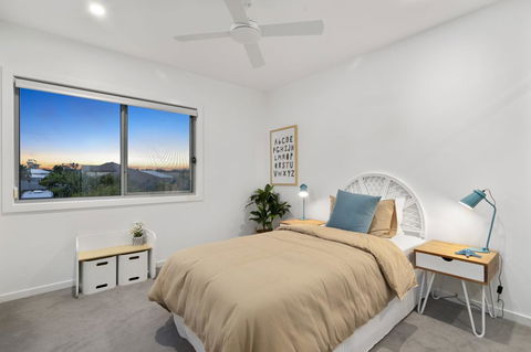 Luxury Canal Front Holiday House - Accommodation Redcliffe 3