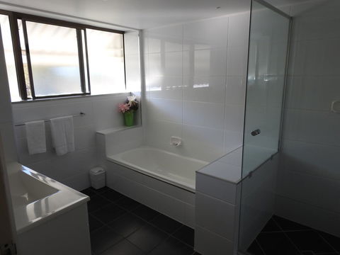 Placid Waters Holiday Apartments - Accommodation Redcliffe 10