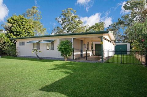 Lowset, Pet Friendly Cottage - Sunset Ave, Bongaree - Accommodation Redcliffe 0