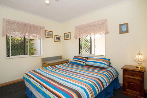 Lowset, Pet Friendly Cottage - Sunset Ave, Bongaree - Accommodation Redcliffe 15