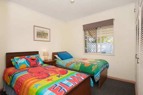 Lowset, Pet Friendly Cottage - Sunset Ave, Bongaree - Accommodation Redcliffe 7