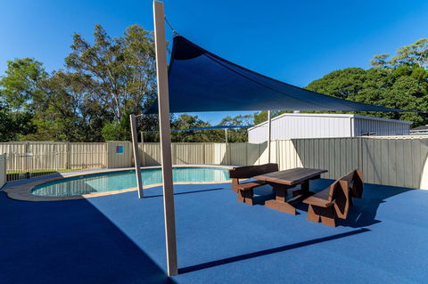 Waterviews,Pool, Wifi Its All Here !- Welsby Pde, Bongaree - Accommodation Redcliffe 17