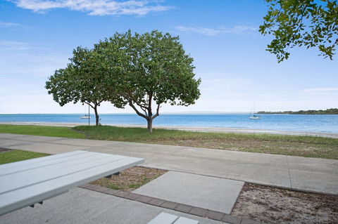 Waterviews,Pool, Wifi Its All Here !- Welsby Pde, Bongaree - Accommodation Redcliffe 20
