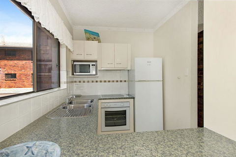 Waterviews,Pool, Wifi Its All Here !- Welsby Pde, Bongaree - Accommodation Redcliffe 5