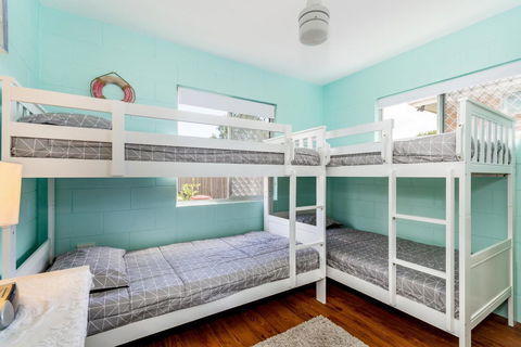 Charm And Comfort In This Ground Floor Unit With Water Views! Welsby Pde, Bongaree - Accommodation Redcliffe 13