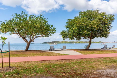 Charm And Comfort In This Ground Floor Unit With Water Views! Welsby Pde, Bongaree - Accommodation Redcliffe 15