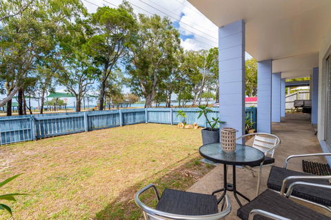 Charm And Comfort In This Ground Floor Unit With Water Views! Welsby Pde, Bongaree - Accommodation Redcliffe 0