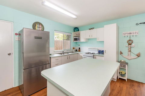 Charm And Comfort In This Ground Floor Unit With Water Views! Welsby Pde, Bongaree - Accommodation Redcliffe 10