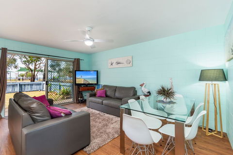 Charm And Comfort In This Ground Floor Unit With Water Views! Welsby Pde, Bongaree - Accommodation Redcliffe 14