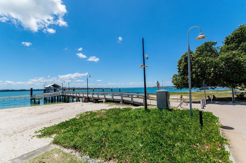 Private Canal Duplex With Pontoon - Oleander Drive, Bongaree - Accommodation Redcliffe 14