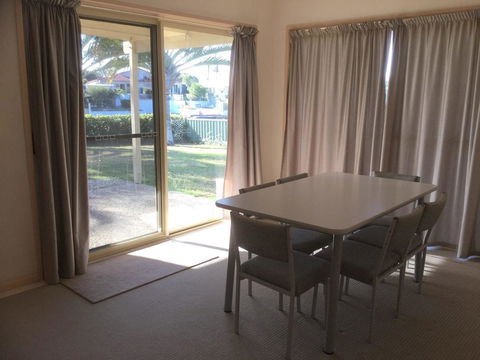 Private Canal Duplex With Pontoon - Oleander Drive, Bongaree - Accommodation Redcliffe 9