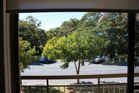 Close To Surf Beach, Surf Club, Hotel And Shops - Boyd St, Woorim - Accommodation Redcliffe 1