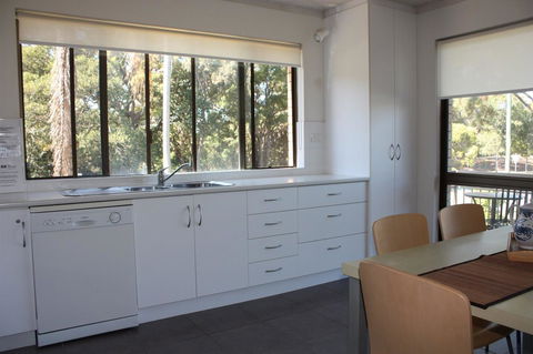 Close To Surf Beach, Surf Club, Hotel And Shops - Boyd St, Woorim - Accommodation Redcliffe 4
