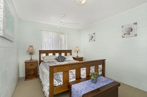 First Floor Unit Close To Shops, Park And Waterfront! - Accommodation Redcliffe 2