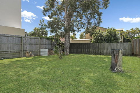 First Floor Unit Close To Shops, Park And Waterfront! - Accommodation Redcliffe 12