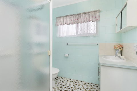 First Floor Unit Close To Shops, Park And Waterfront! - Accommodation Redcliffe 18