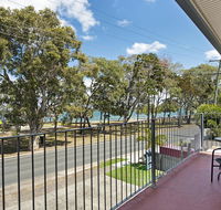 First floor unit close to shops park and waterfront - Accommodation Redcliffe