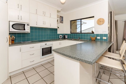 Waterfront Views From Private Rooftop Balcony - Bayview South Esp, Bongaree - Accommodation Redcliffe 8