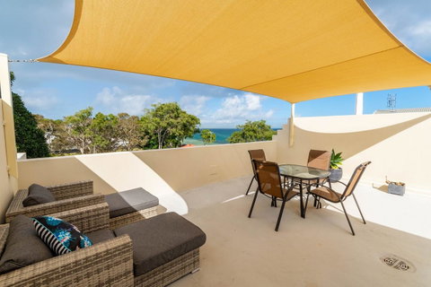 Waterfront Views From Private Rooftop Balcony - Bayview South Esp, Bongaree - Accommodation Redcliffe 12