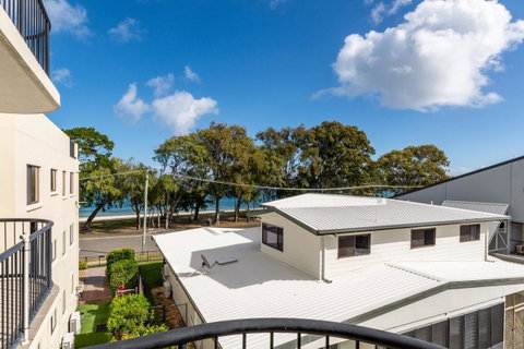 Waterfront Views From Private Rooftop Balcony - Bayview South Esp, Bongaree - Accommodation Redcliffe 16