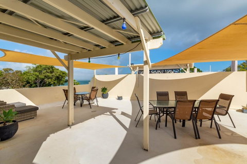 Waterfront Views From Private Rooftop Balcony - Bayview South Esp, Bongaree - Accommodation Redcliffe 18