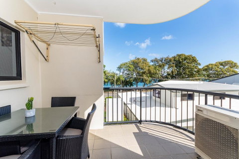 Waterfront Views From Private Rooftop Balcony - Bayview South Esp, Bongaree - Accommodation Redcliffe 17