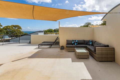 Waterfront Views From Private Rooftop Balcony - Bayview South Esp, Bongaree - Accommodation Redcliffe 13