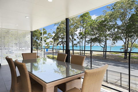 Waterfront Retreat With Room For A Boat - Welsby Pde, Bongaree - Accommodation Redcliffe 13