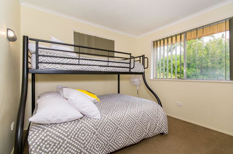 Short Stroll To Surf Beach - North Street, Woorim - Accommodation Redcliffe 6