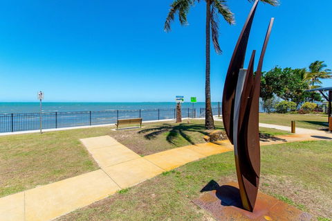 Ground Floor Air Conditioned, Fabulous Waterviews Overlooking Pumicestone Passage - Accommodation Redcliffe 4