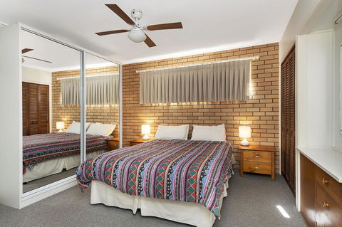Ground Floor Air Conditioned, Fabulous Waterviews Overlooking Pumicestone Passage - Accommodation Redcliffe 12