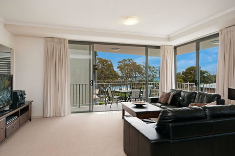 Spectacular Unit Overlooking Pumicestone Passage - Welsby Pde, Bongaree - Accommodation Redcliffe 2
