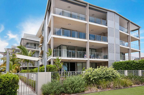 Spectacular Unit Overlooking Pumicestone Passage - Welsby Pde, Bongaree - Accommodation Redcliffe 0