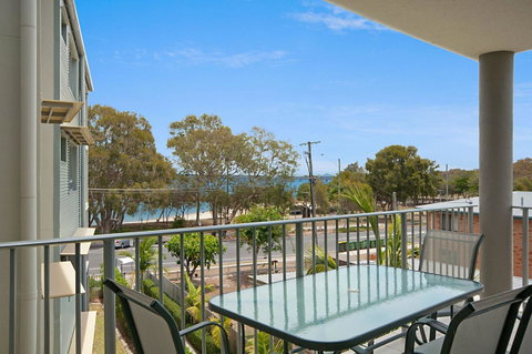 Spectacular Unit Overlooking Pumicestone Passage - Welsby Pde, Bongaree - Accommodation Redcliffe 16