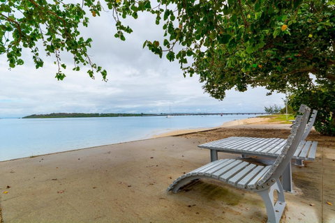 Spectacular Unit Overlooking Pumicestone Passage - Welsby Pde, Bongaree - Accommodation Redcliffe 18