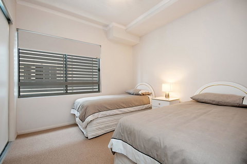Spectacular Unit Overlooking Pumicestone Passage - Welsby Pde, Bongaree - Accommodation Redcliffe 7